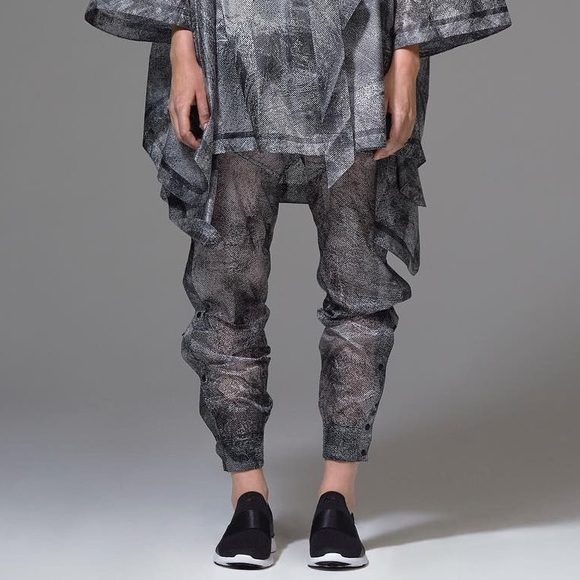 Lululemon LAB translucent breakaway joggers. - Picture 5 of 6